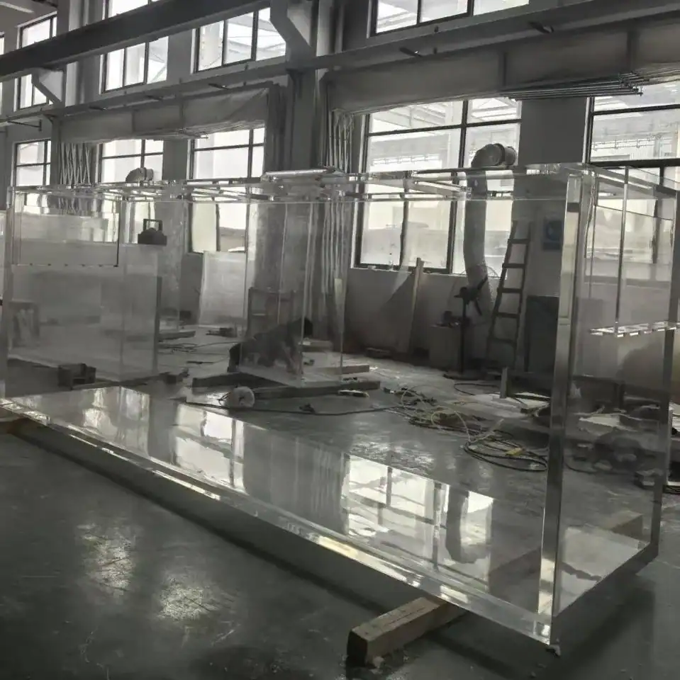 Large custom aquarium fabrication process at Nature’s Nook facility